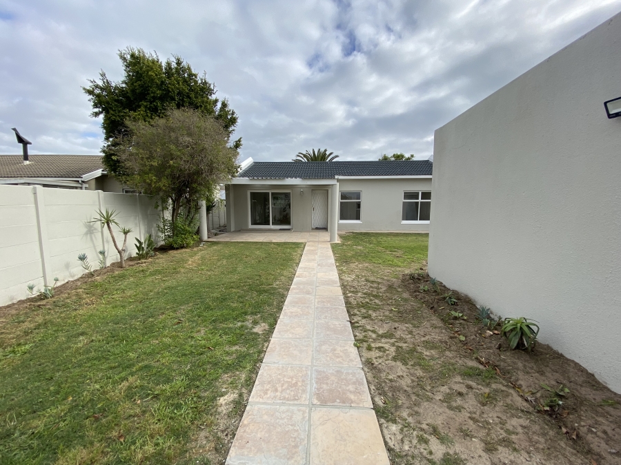 To Let 3 Bedroom Property for Rent in Flamingo Vlei Western Cape